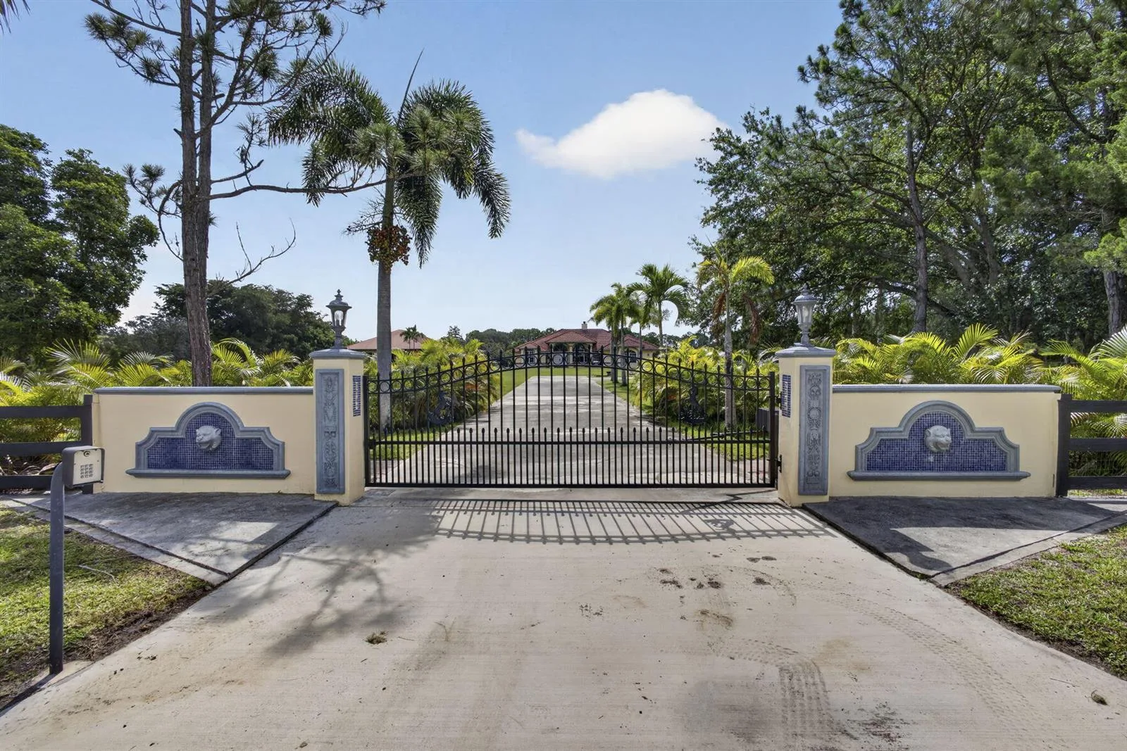 2564 Deer Run Trail, Loxahatchee, FL 33470