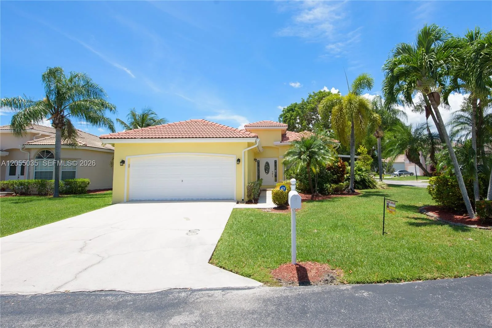 460 SE 24th Dr, Homestead, FL 33033 photo 2