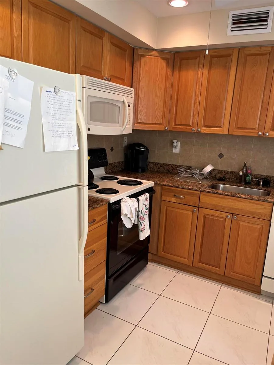 619 BURGUNDY M # 619, Delray Beach, FL 33484