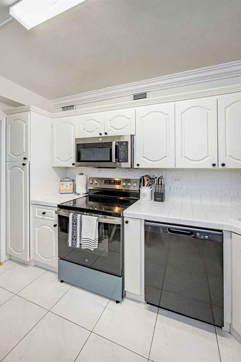5601 Collins Avenue # 816, Miami Beach, FL 33140 photo 13