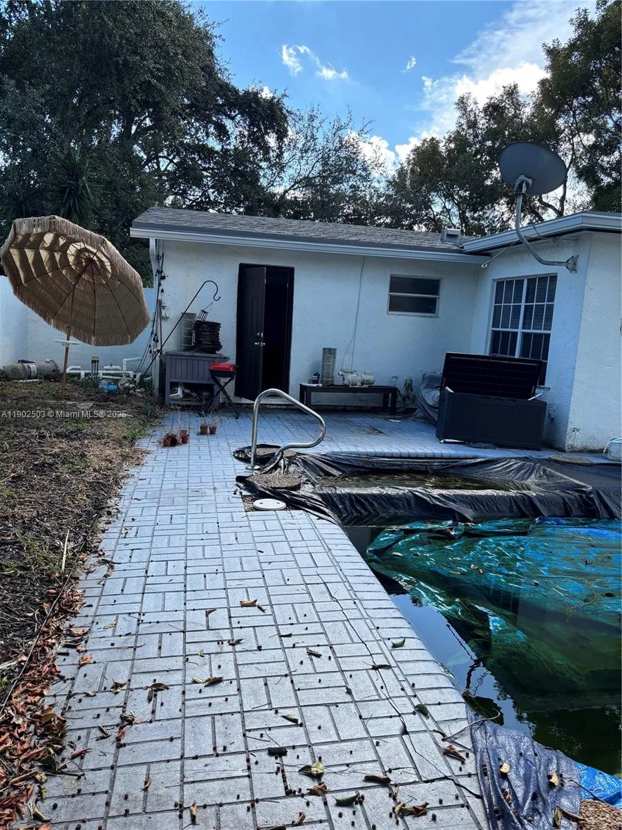 6541 Sherman St, Hollywood, FL 33024 photo 4