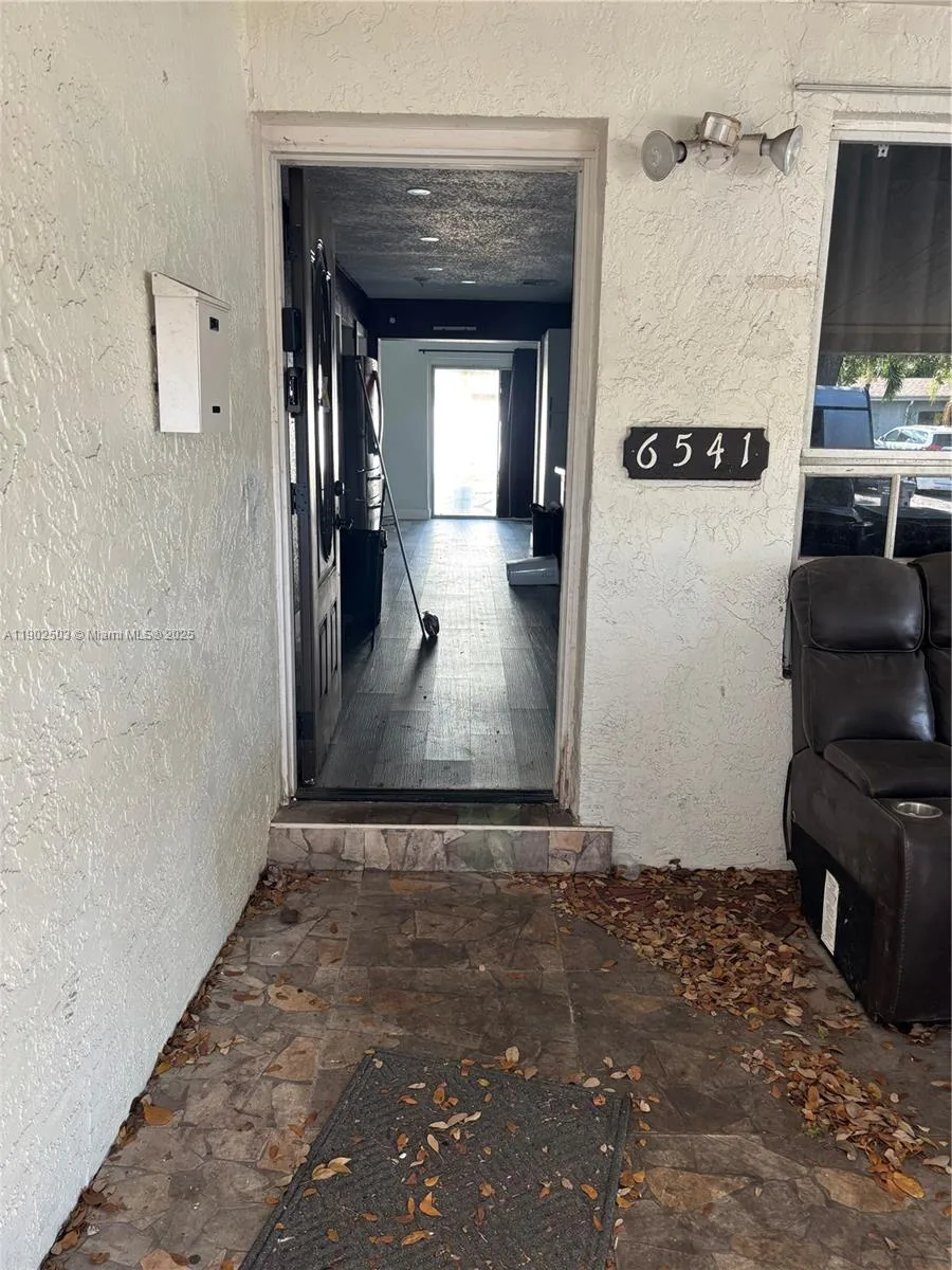 6541 Sherman St, Hollywood, FL 33024 photo 6