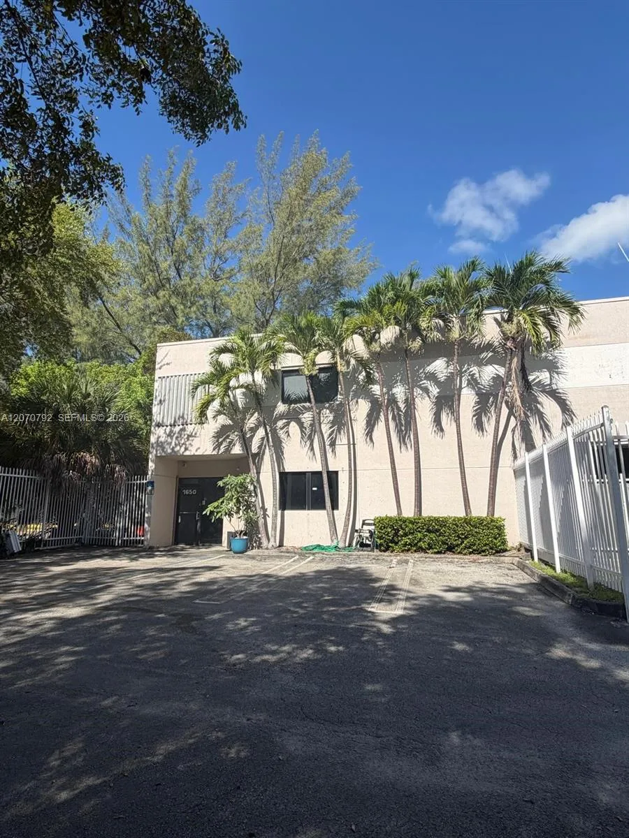 1650 NW 95th Ave, Doral, FL 33172