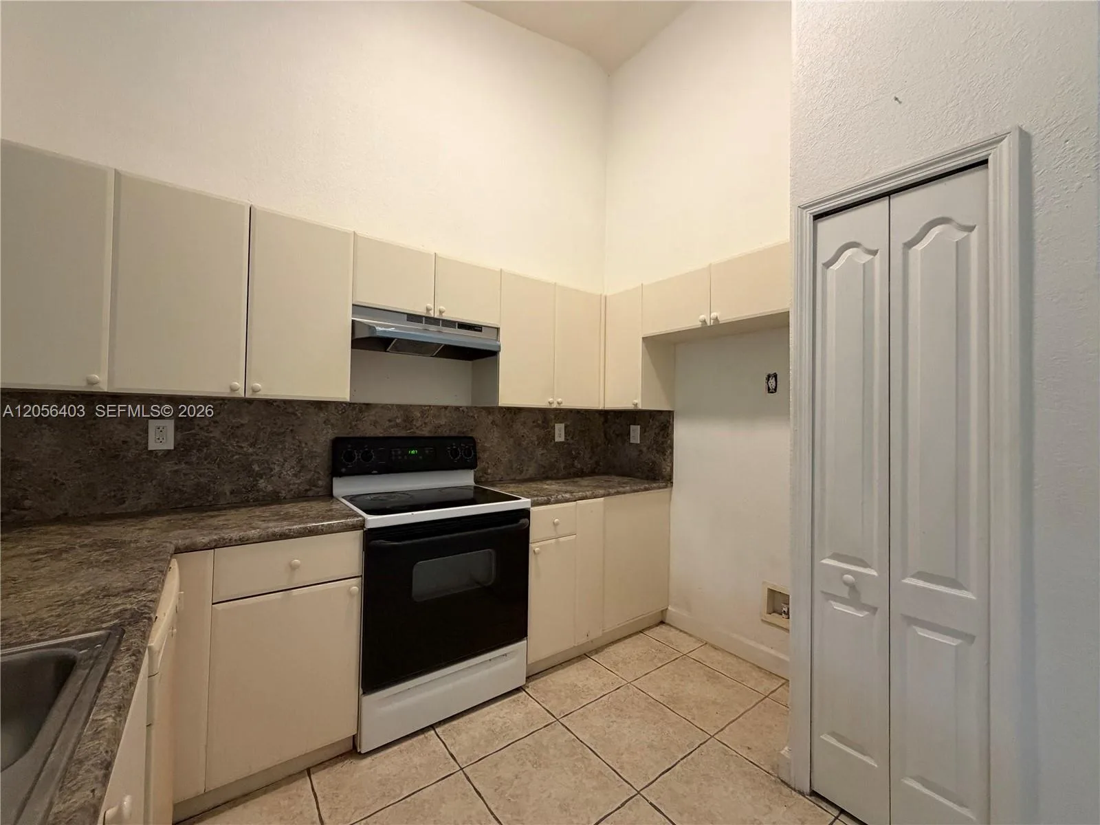 1661 SE 28th St # 204, Homestead, FL 33035 photo 2