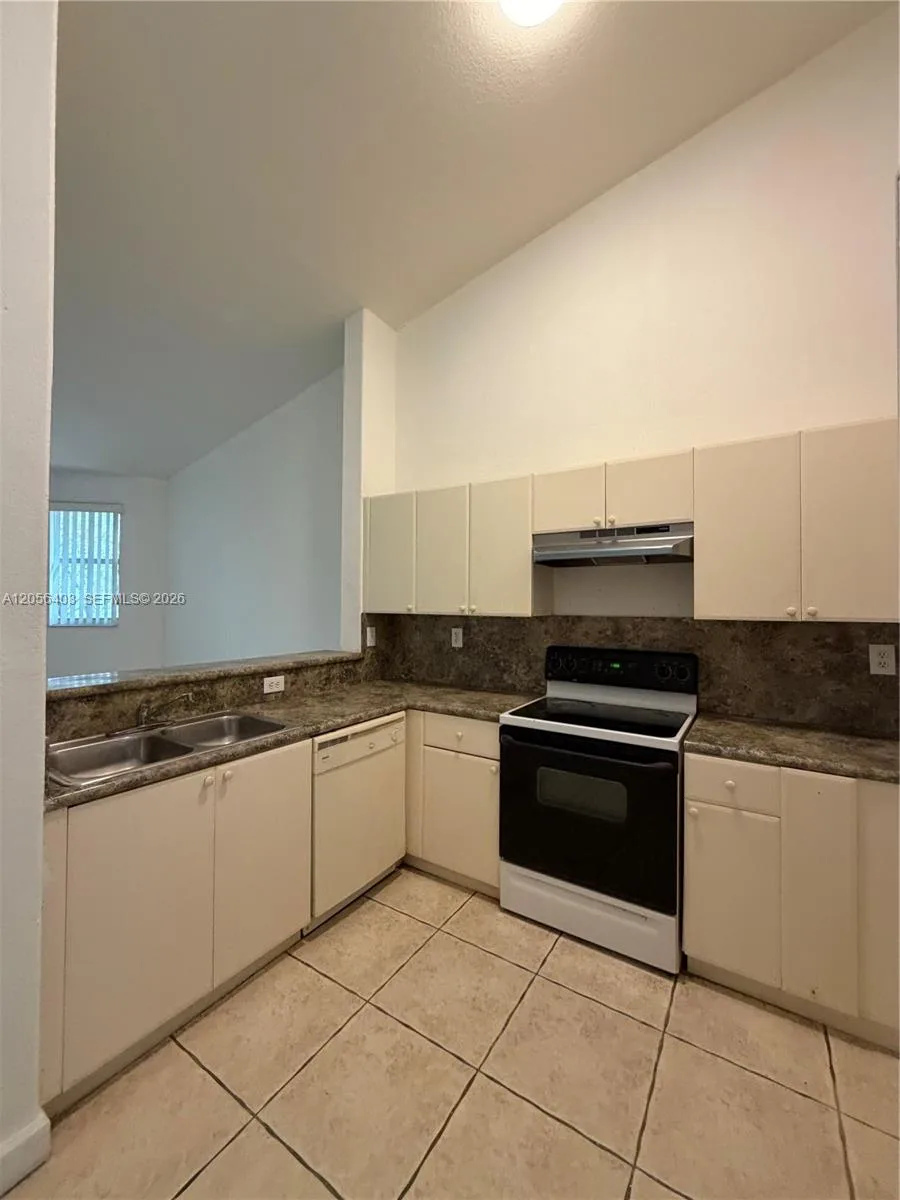 1661 SE 28th St # 204, Homestead, FL 33035 photo 3