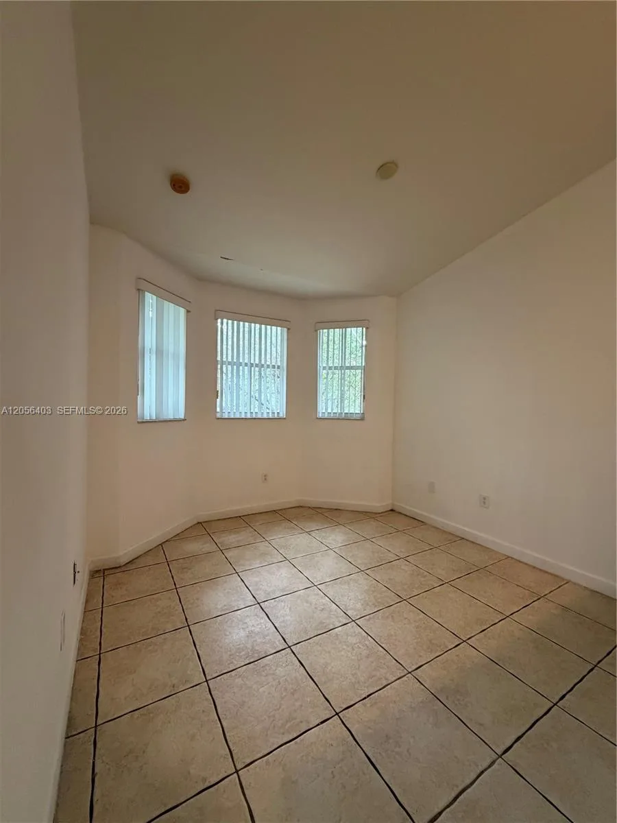 1661 SE 28th St # 204, Homestead, FL 33035 photo 4