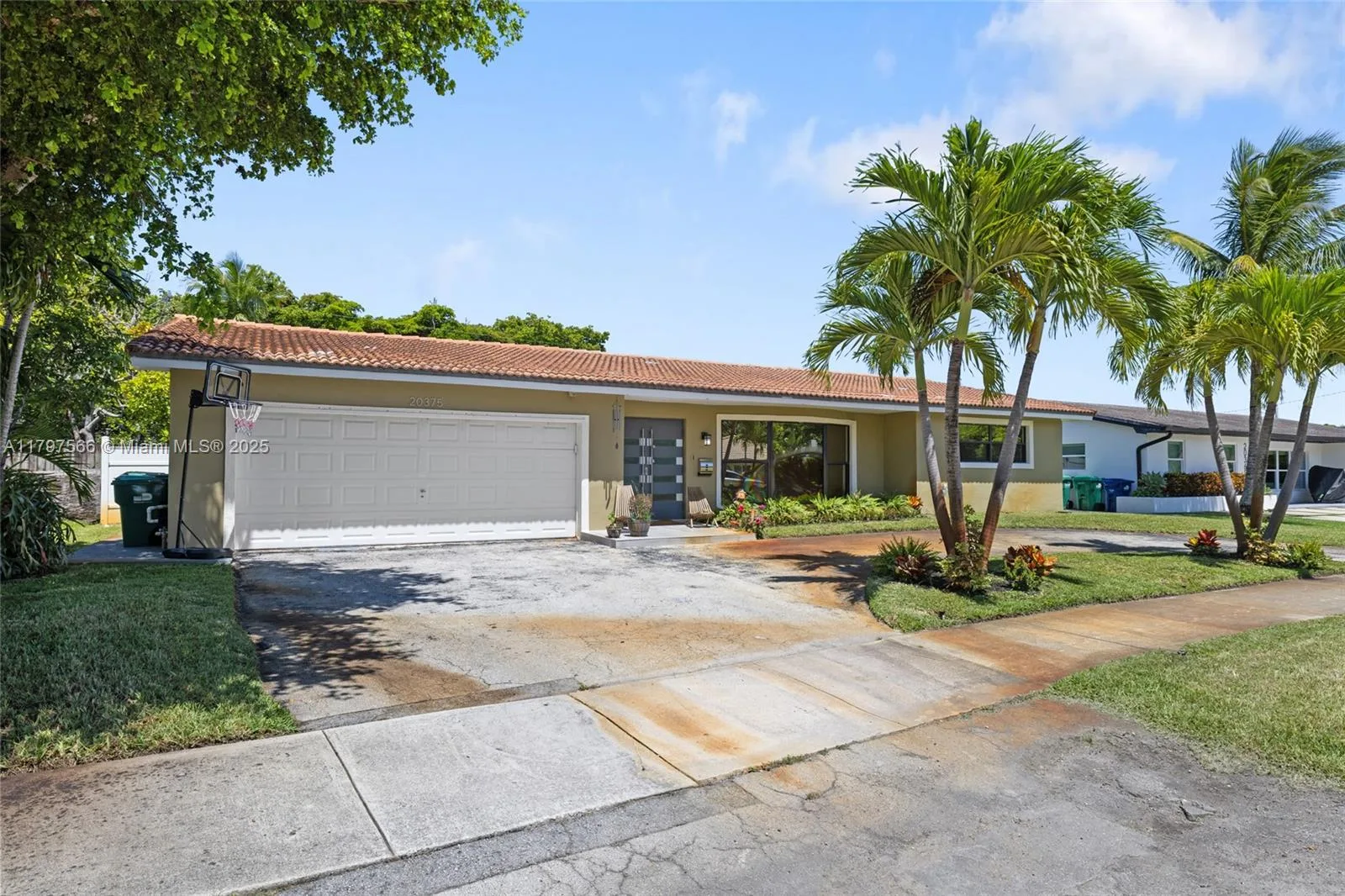 20375 NE 22nd Pl, Miami, FL 33180 photo 2