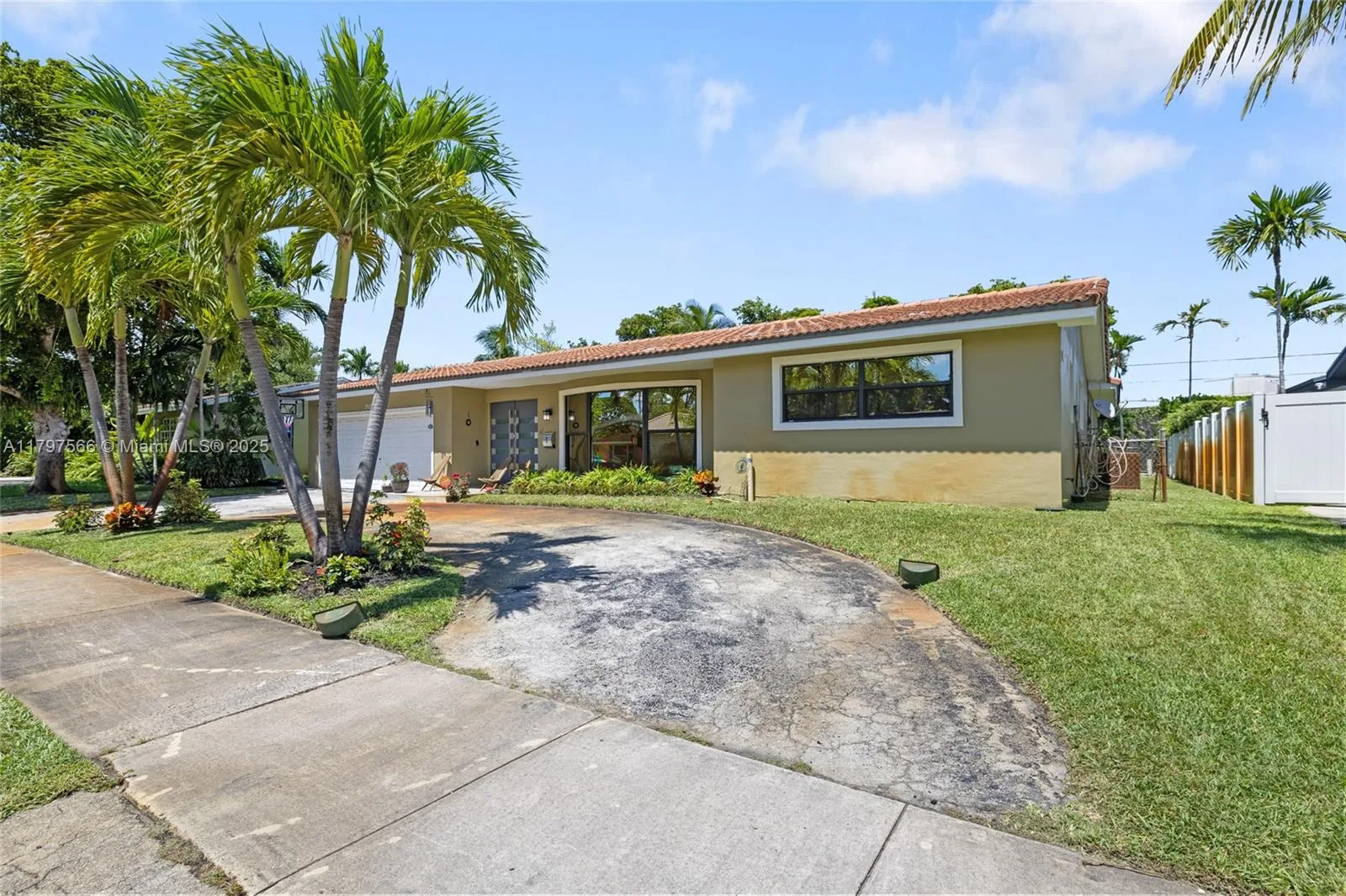 20375 NE 22nd Pl, Miami, FL 33180 photo 3
