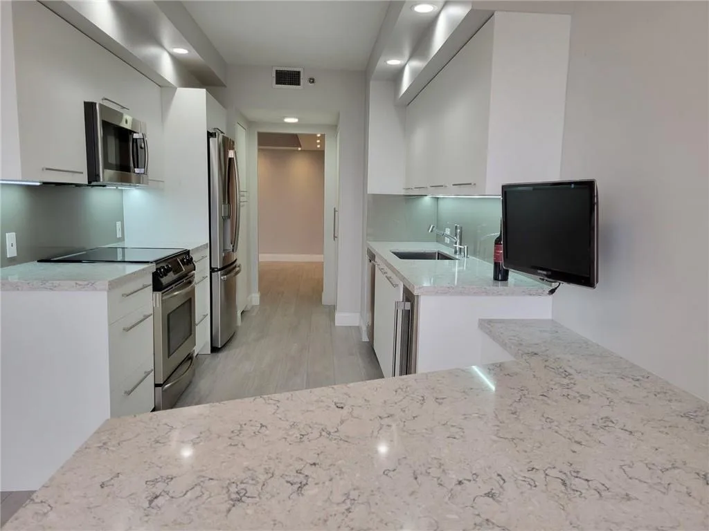 20281 E Country Club Drive E # 503, Aventura, FL 33180 photo 2