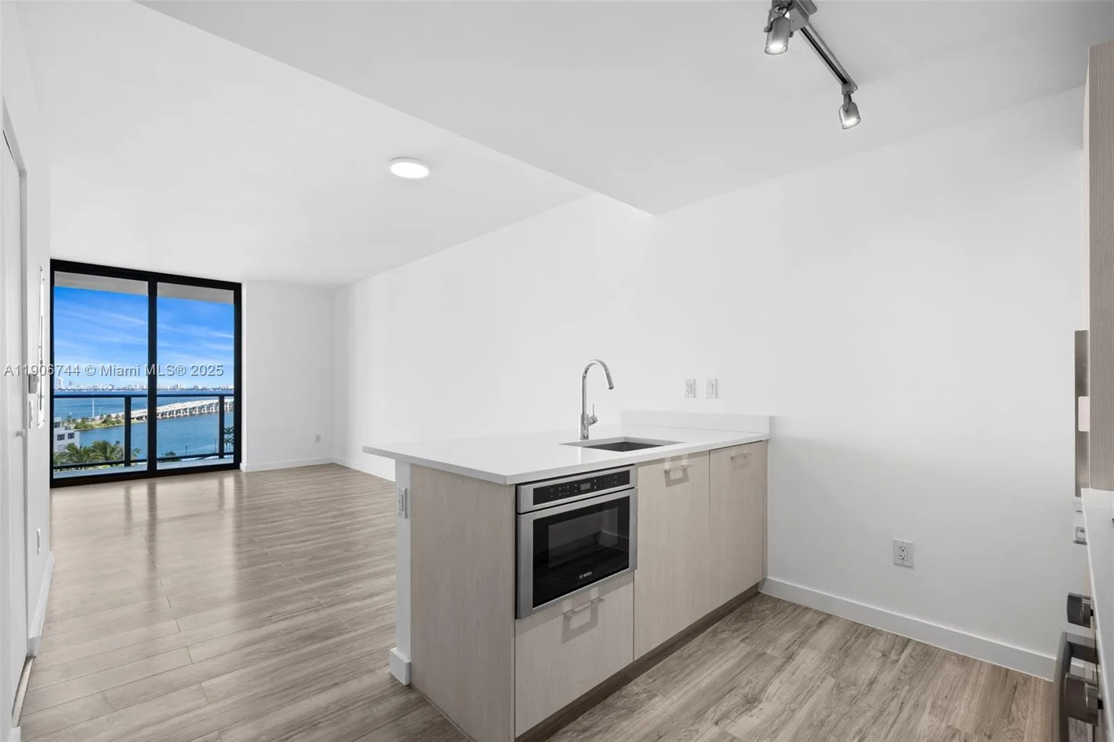 501 NE 31st St # 1402, Miami, FL 33137