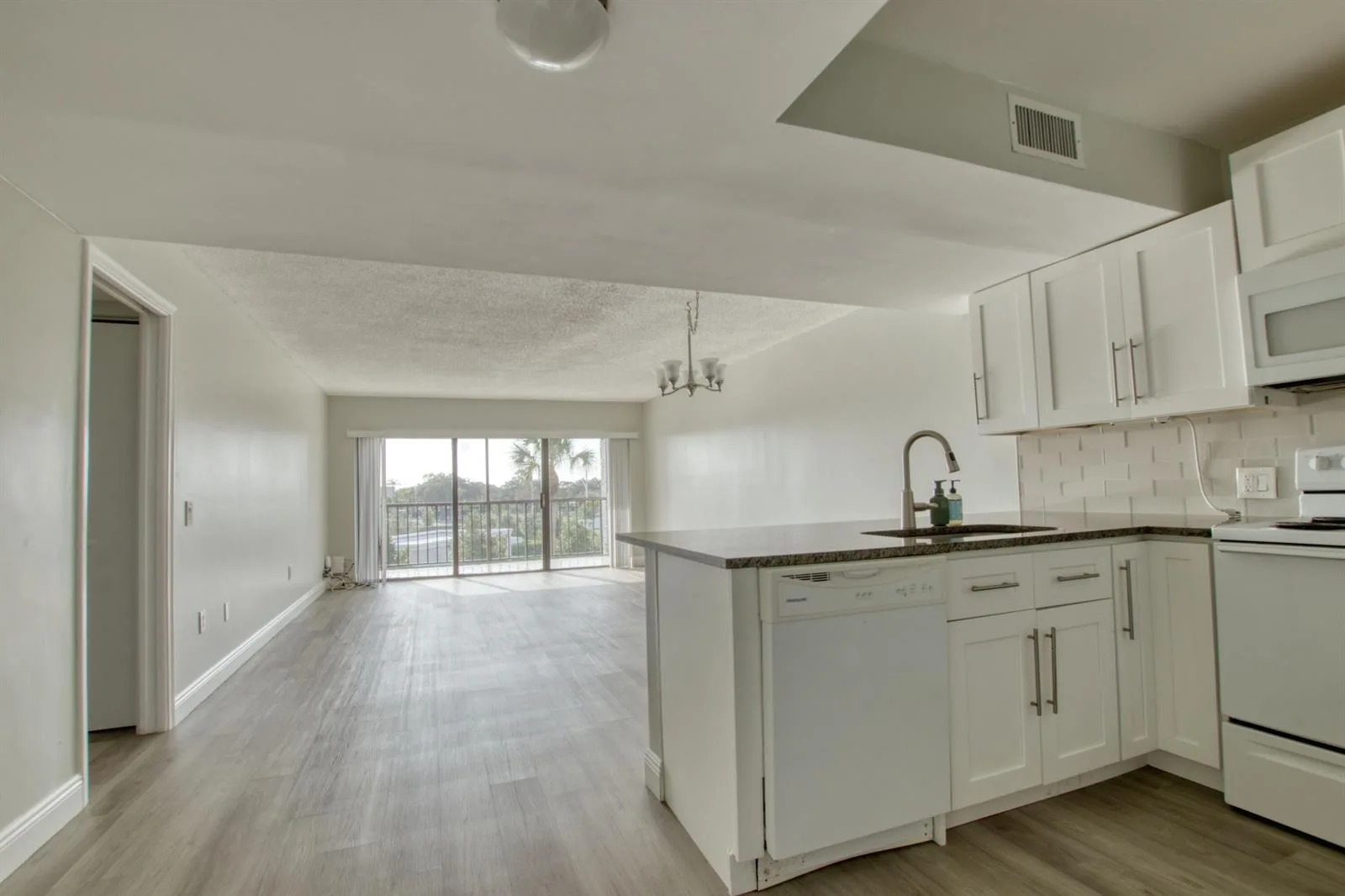 4254 D Este Court # 304, Lake Worth, FL 33467 photo 3