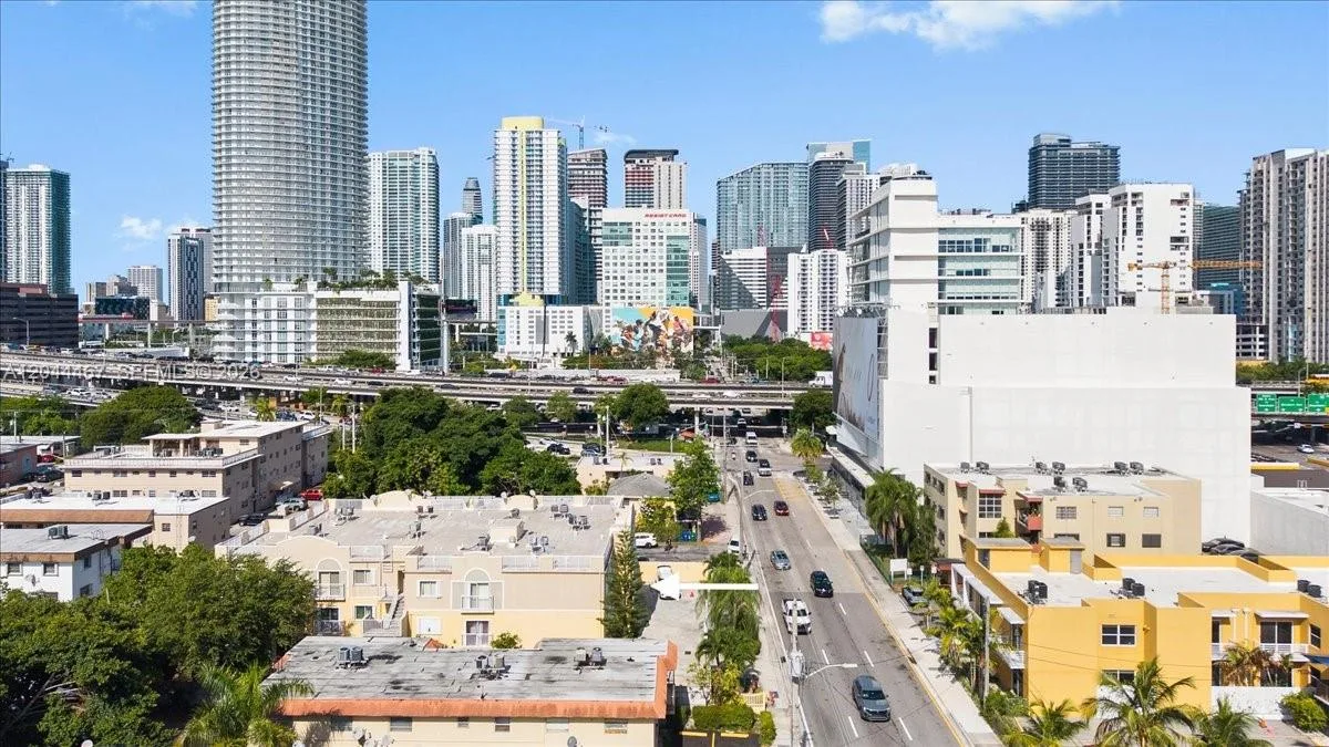 437 SW 7th St # 201, Miami, FL 33130