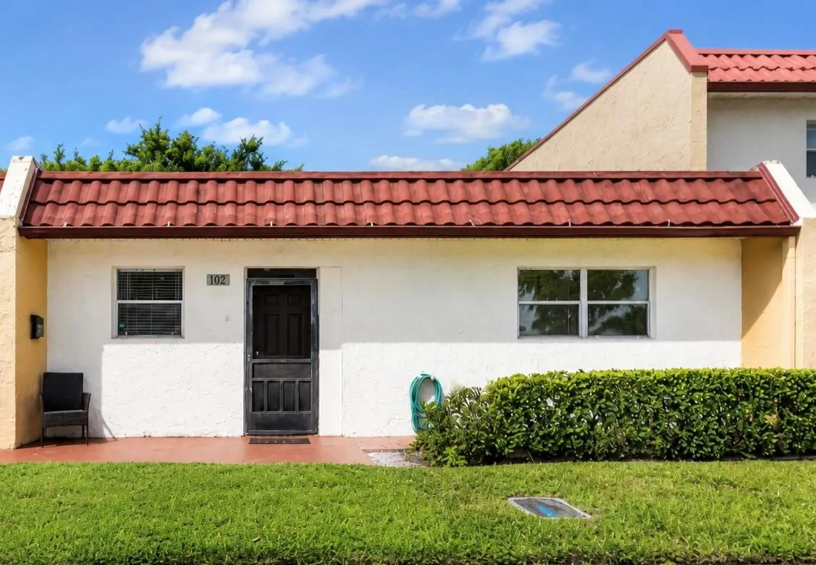 102 Lake Anne Drive, West Palm Beach, FL 33411