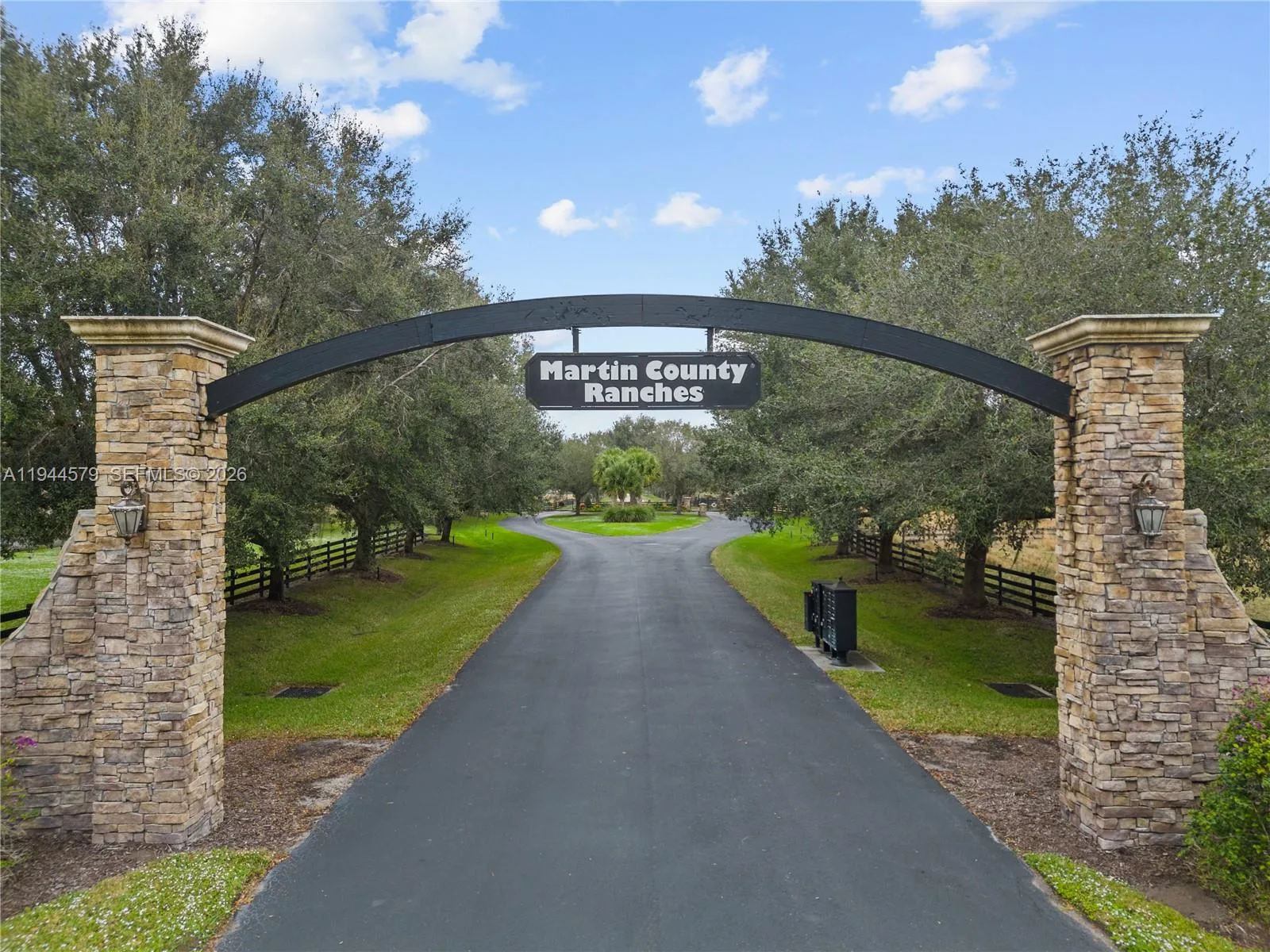 25750 SW Jockeys Run, Okeechobee, FL 34974 photo 2