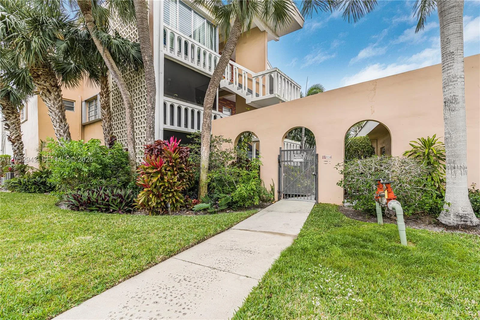 201 NE 14th Ave # 8C, Hallandale Beach, FL 33009 photo 2