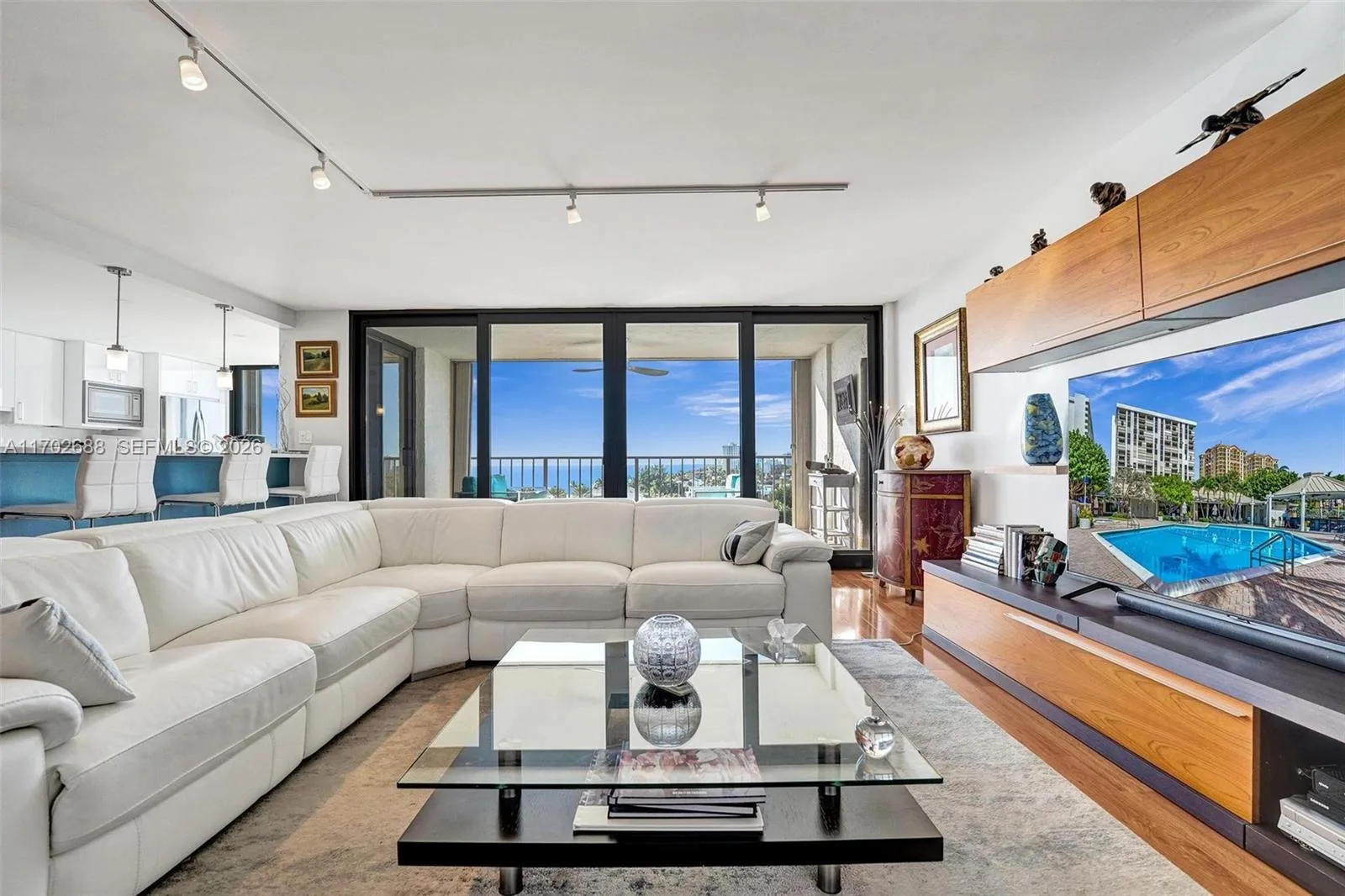 Shore Club Towers – photo 18