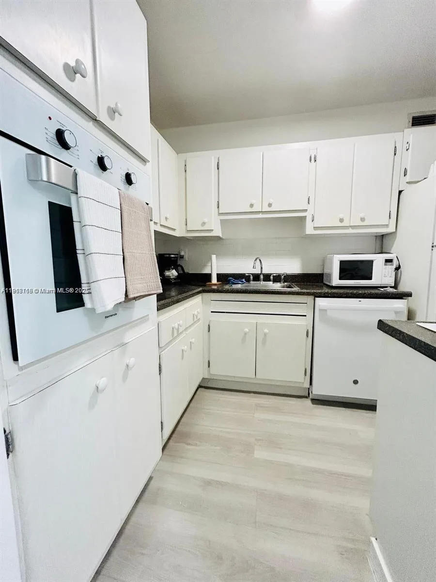 100 Lincoln Rd # 535, Miami Beach, FL 33139 photo 4