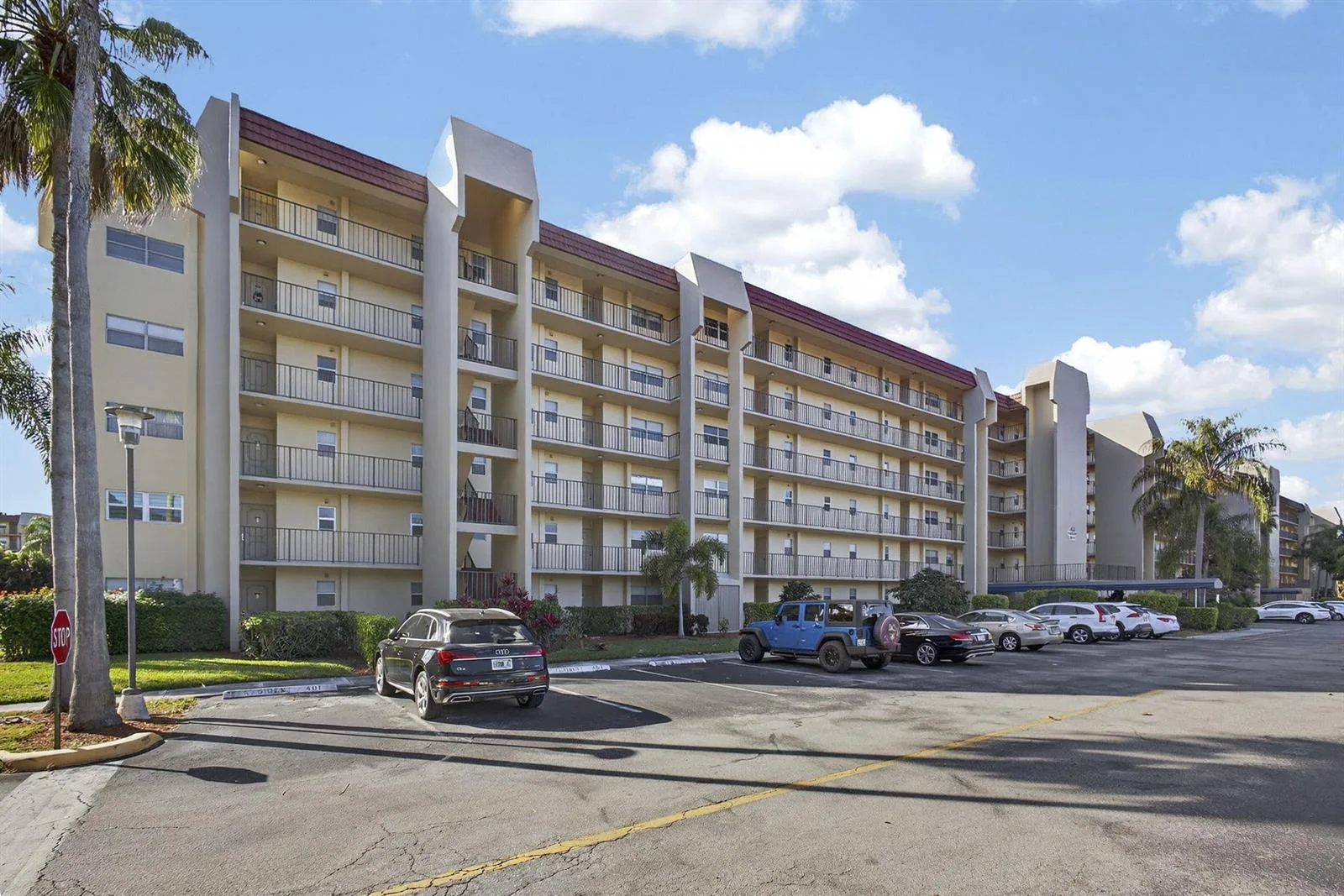 3590 Via Poinciana # 202, Lake Worth, FL 33467