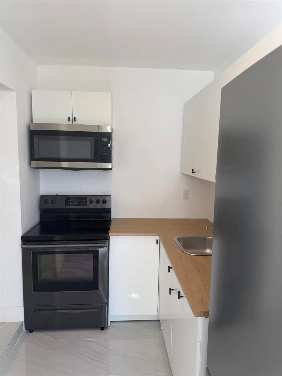 8211 BISCAYNE Boulevard # 3, Miami, FL 33138