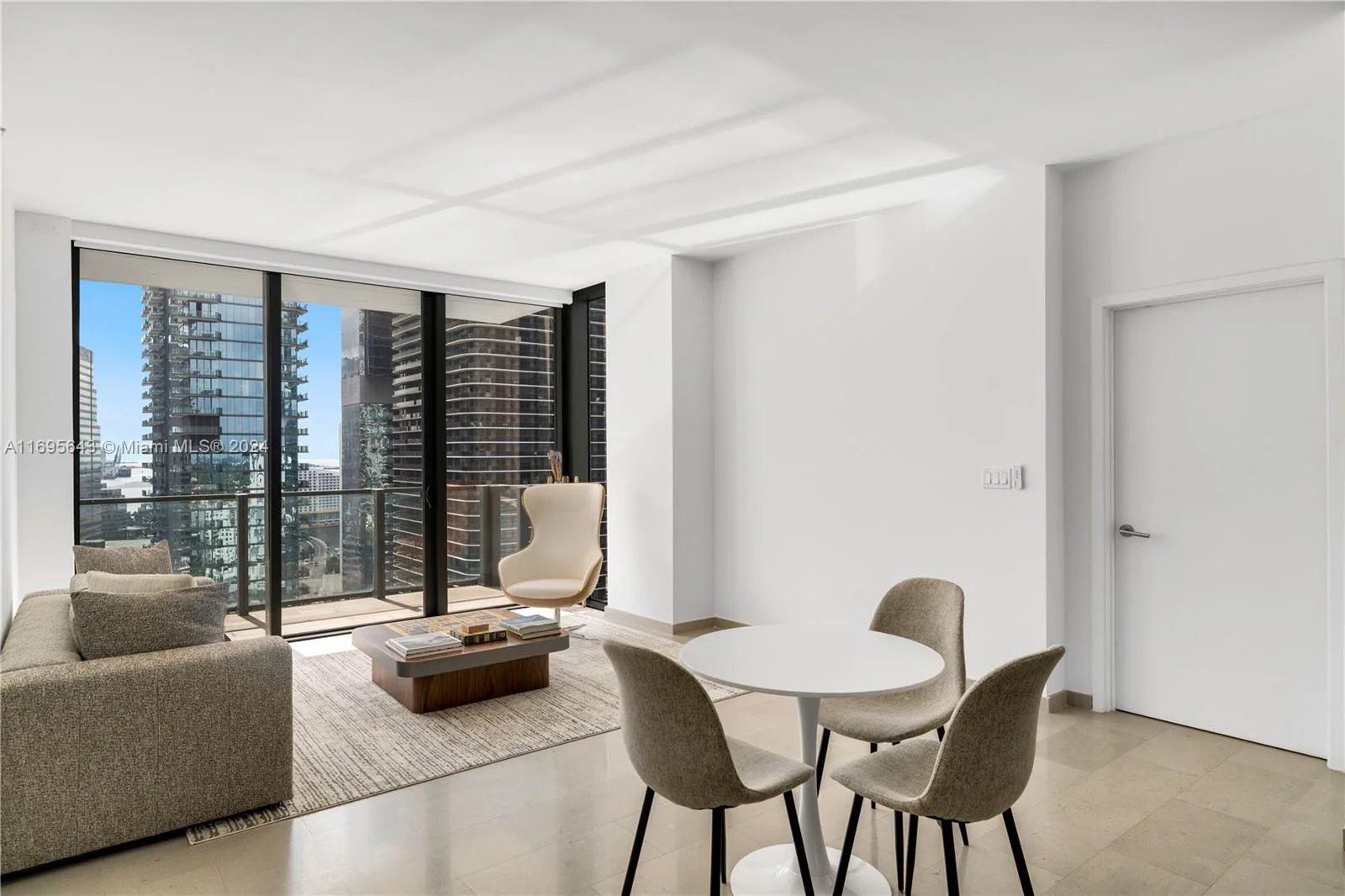 88 SW 7th St # 2105, Miami, FL 33130 photo 2