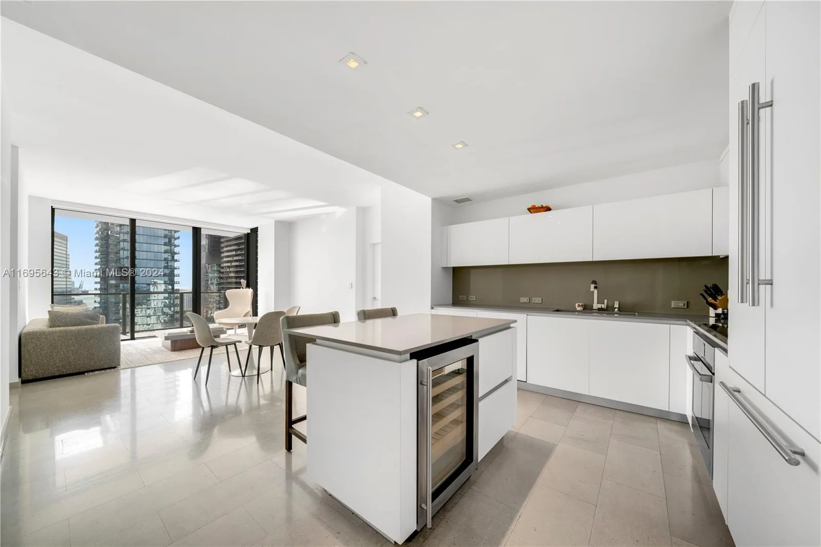 88 SW 7th St # 2105, Miami, FL 33130 photo 3