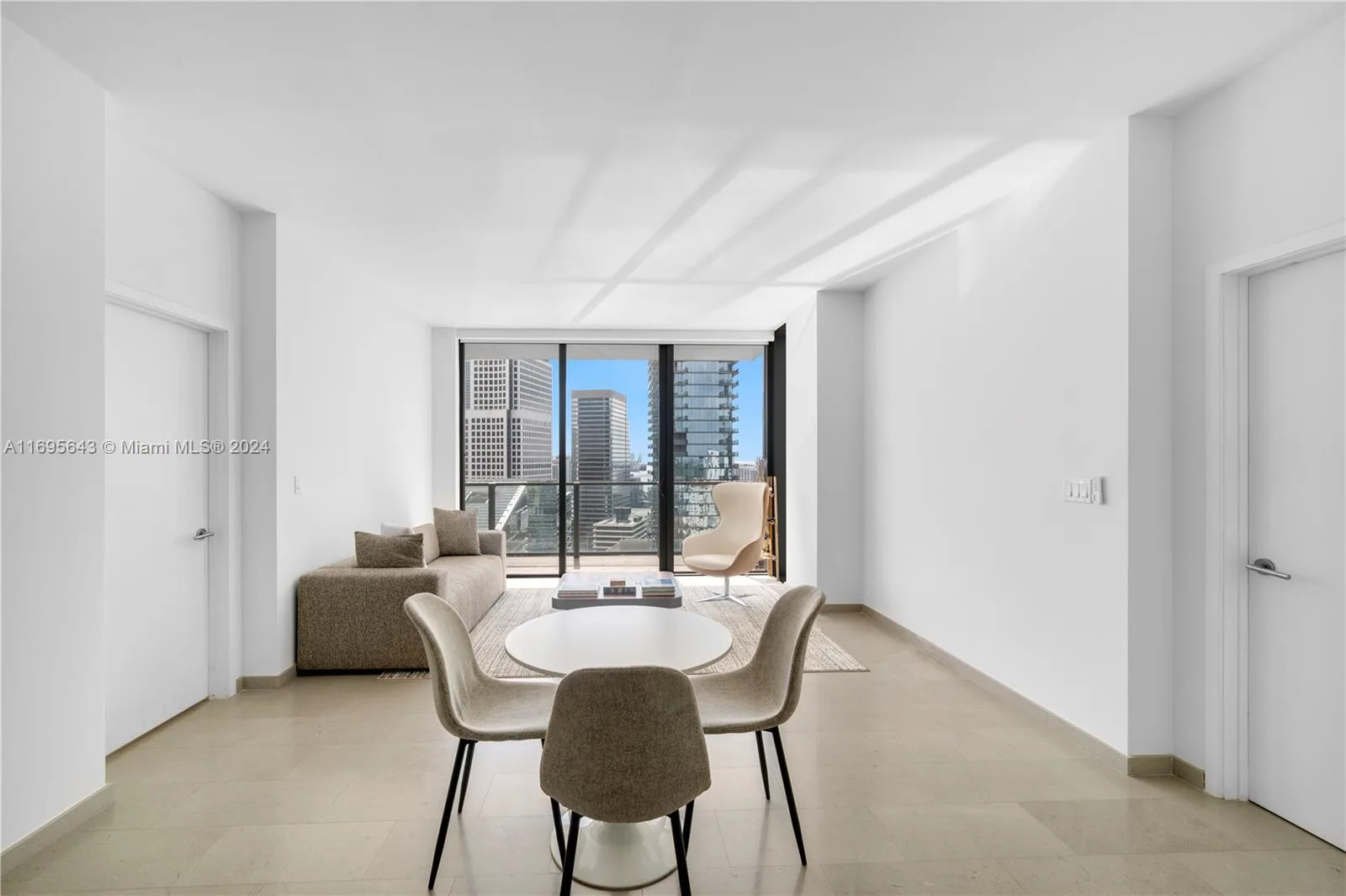 88 SW 7th St # 2105, Miami, FL 33130 photo 4