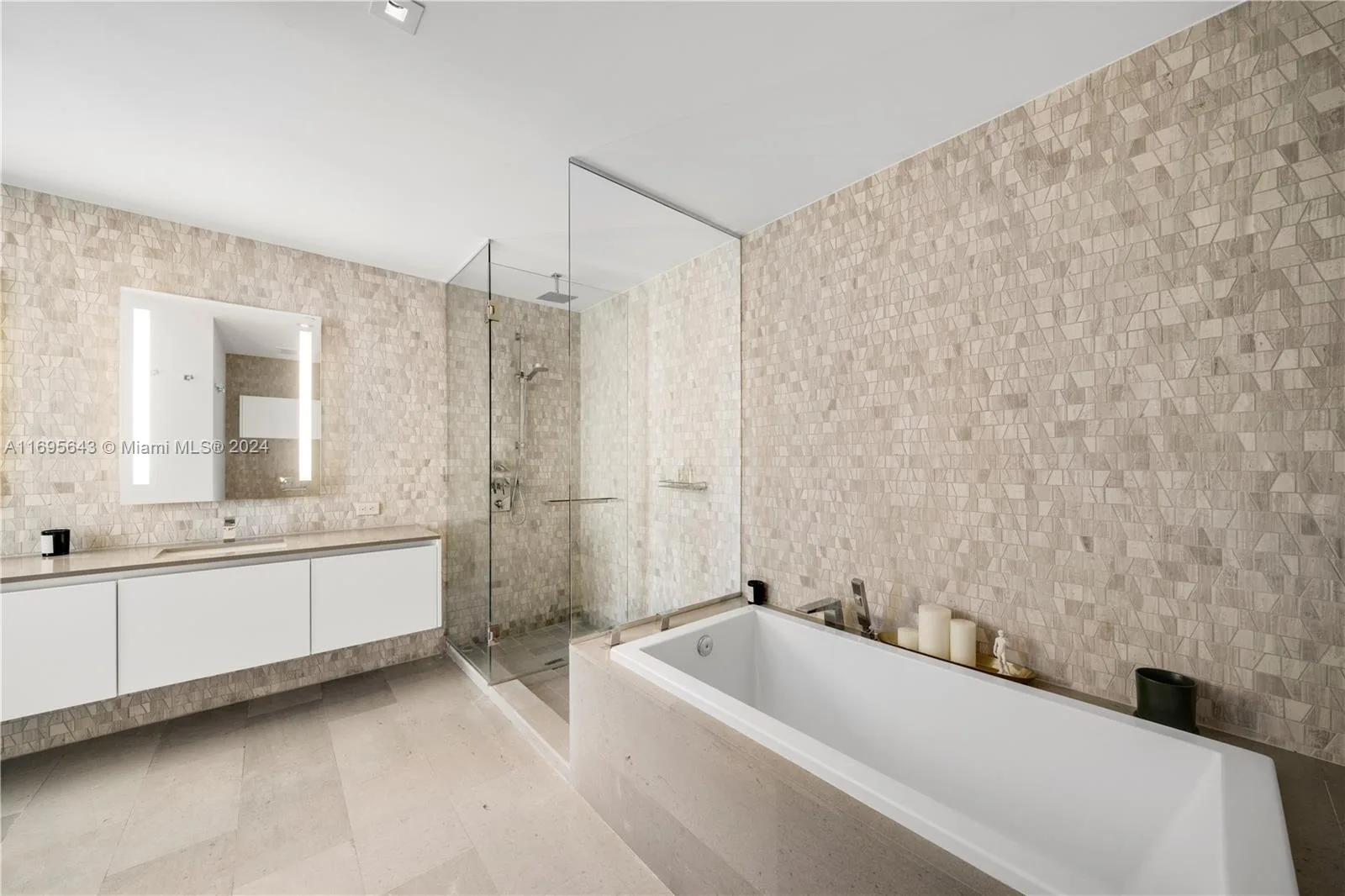 88 SW 7th St # 2105, Miami, FL 33130 photo 5