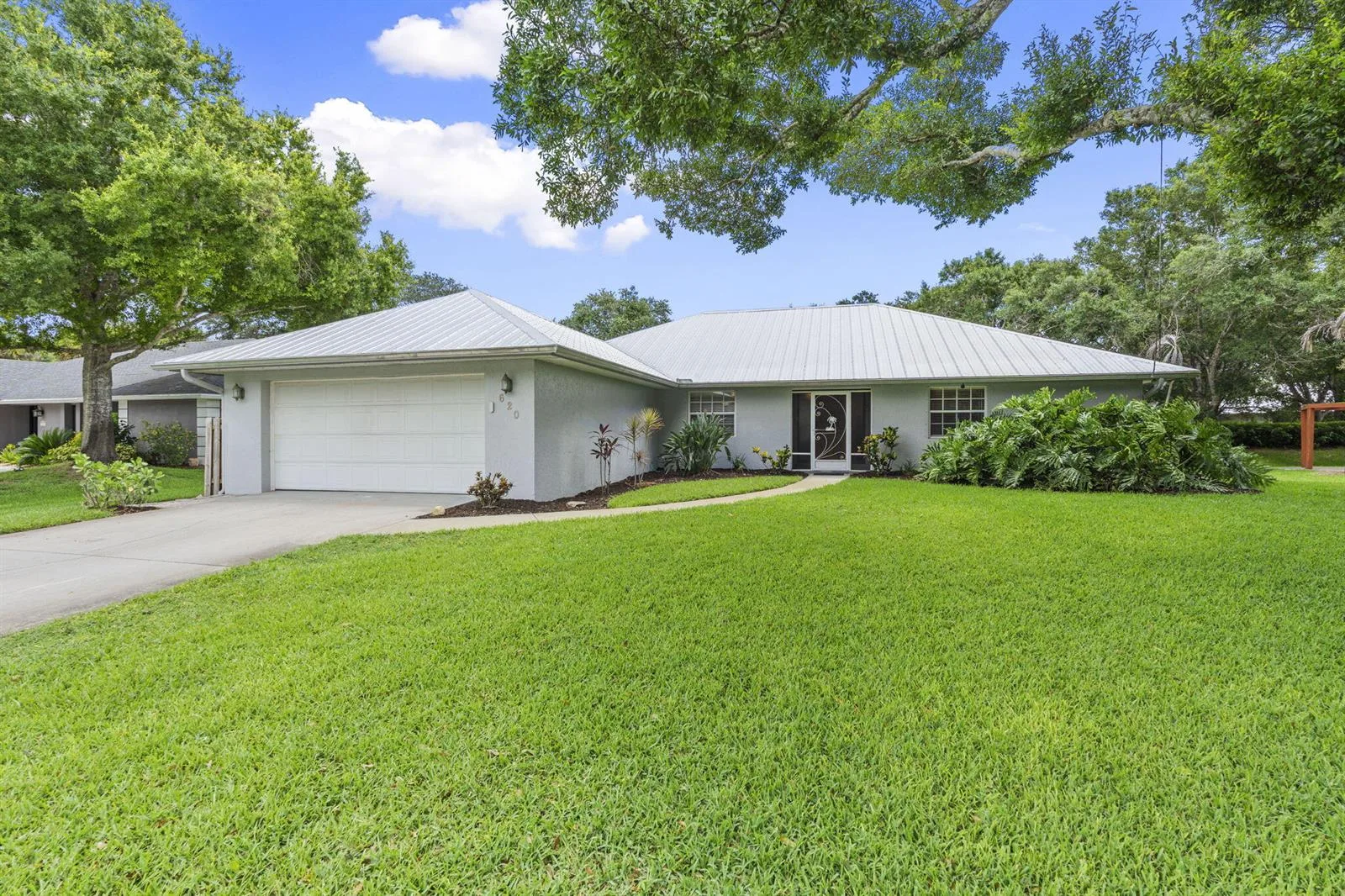620 39th Court SW, Vero Beach, FL 32968 photo 2