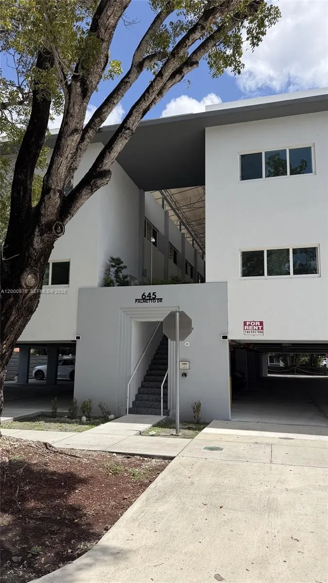 645 Palmetto Dr # 12, Miami Springs, FL 33166 photo 2