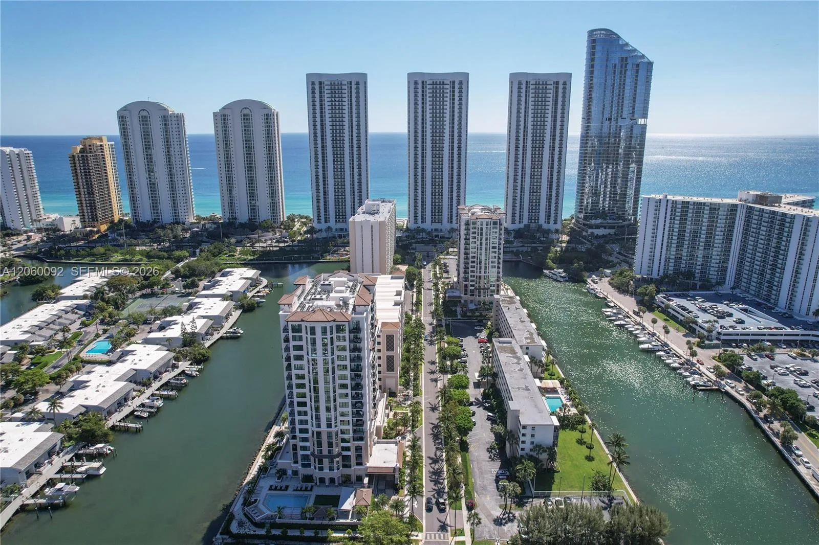 220 Kings Point Dr # 211, Sunny Isles Beach, FL 33160