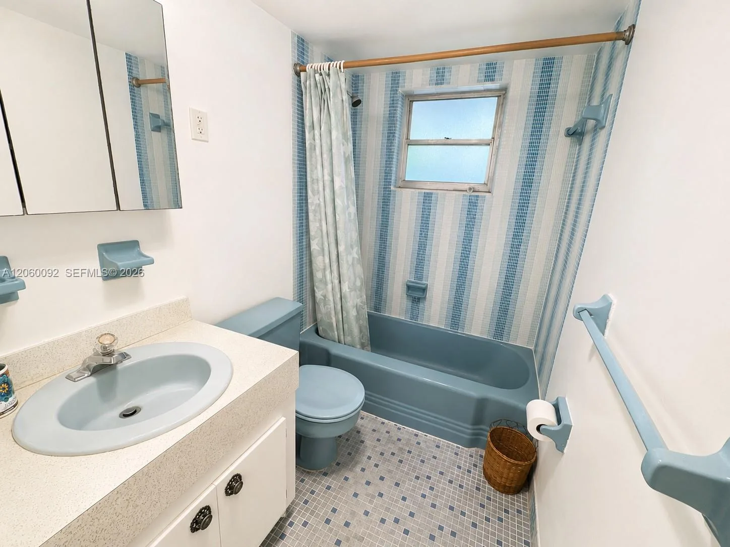 220 Kings Point Dr # 211, Sunny Isles Beach, FL 33160 photo 12