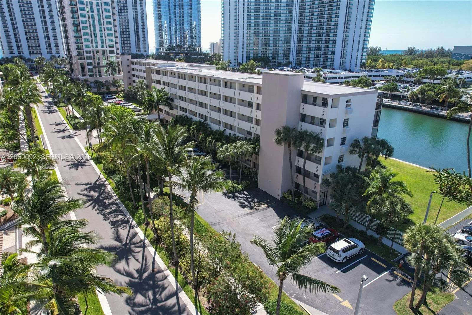 220 Kings Point Dr # 211, Sunny Isles Beach, FL 33160 photo 2