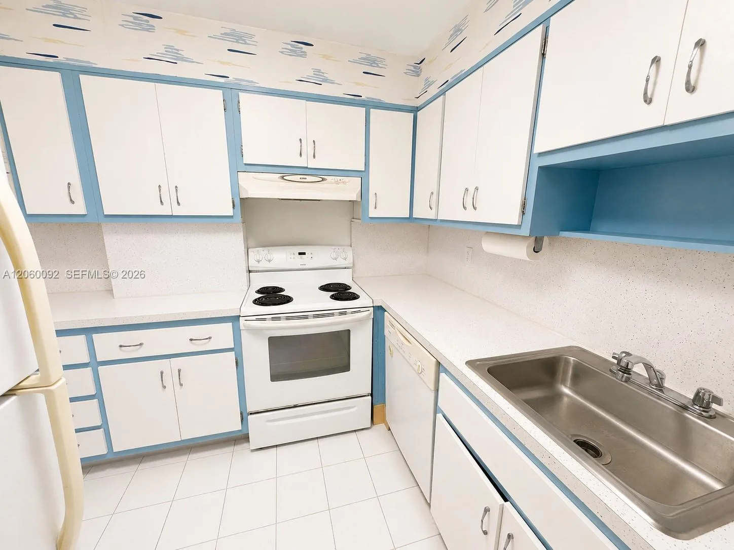 220 Kings Point Dr # 211, Sunny Isles Beach, FL 33160 photo 4