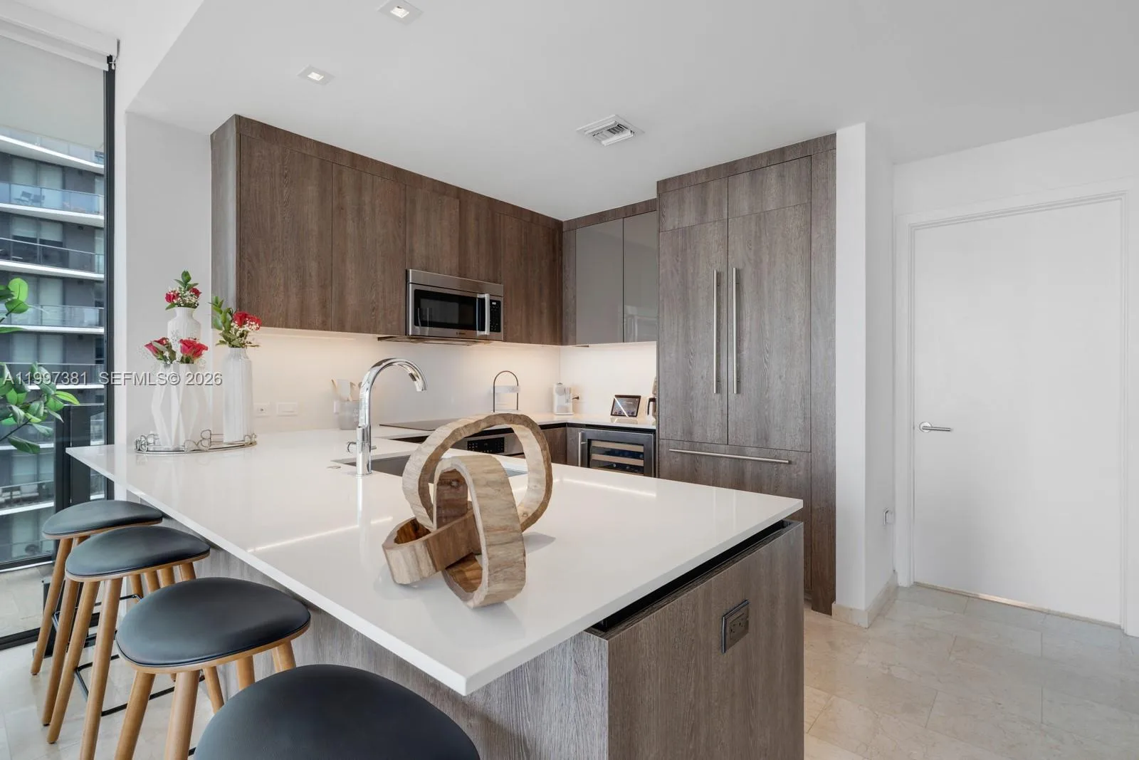 88 SW 7th St # 1401, Miami, FL 33130 photo 10