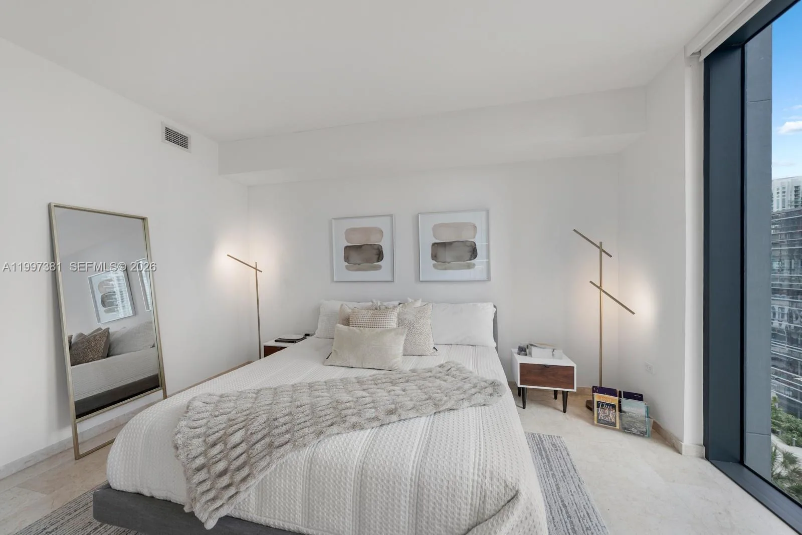 88 SW 7th St # 1401, Miami, FL 33130 photo 11