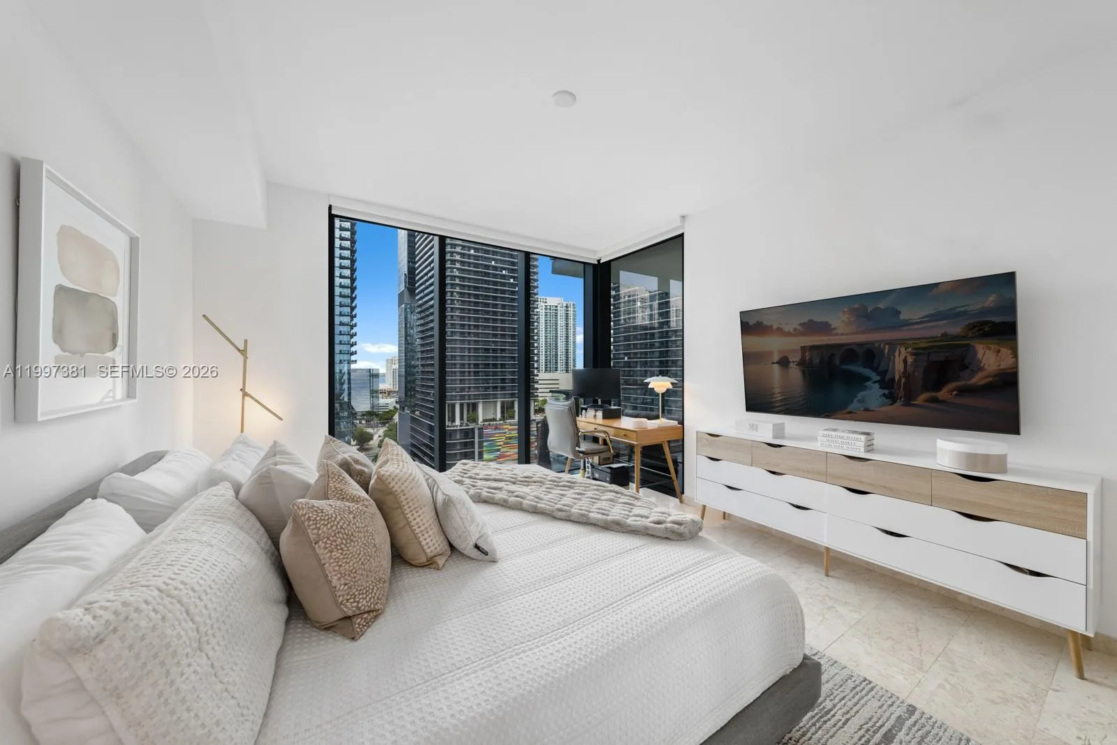 88 SW 7th St # 1401, Miami, FL 33130 photo 12