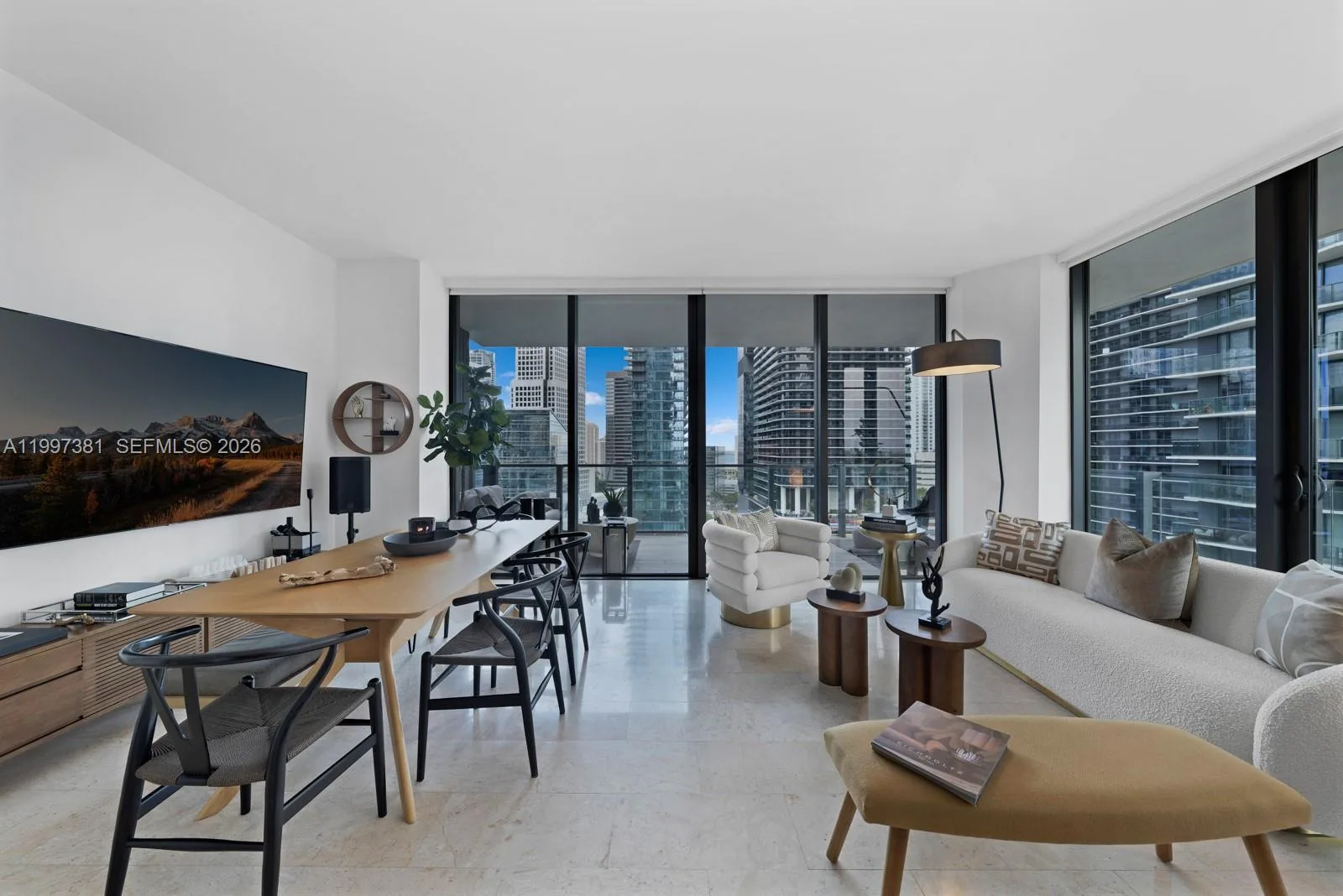 88 SW 7th St # 1401, Miami, FL 33130 photo 6