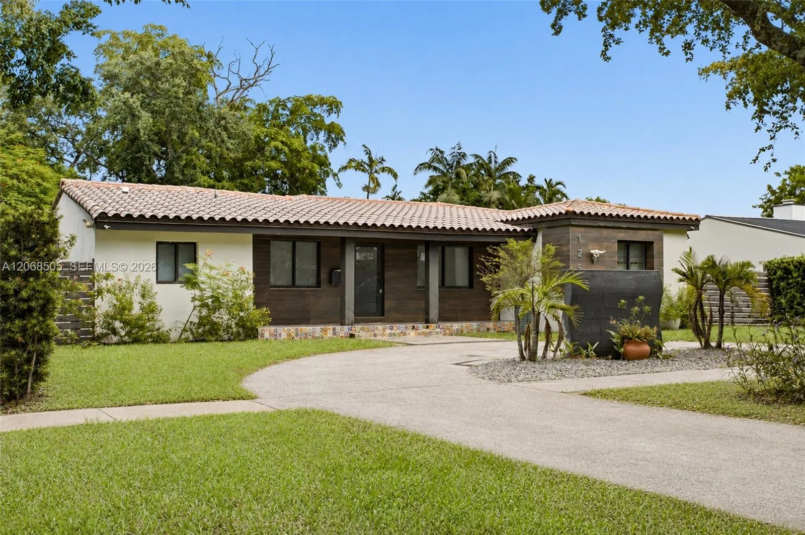 125 NE 107th St, Miami Shores, FL 33161 photo 2