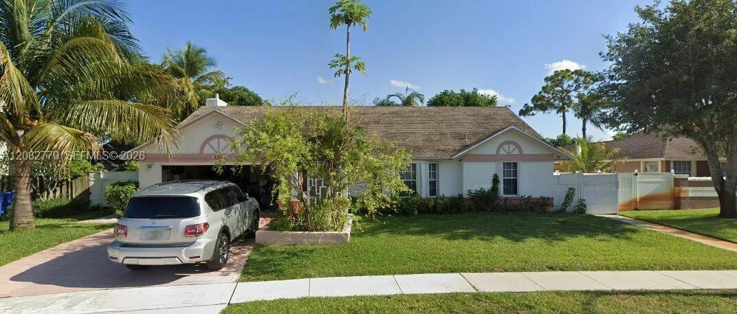 110 Hemingway Ct, Royal Palm Beach, FL 33411
