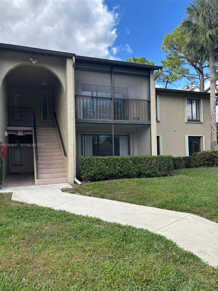 718 Sunny Pine Way # H2, Green Acres, FL 33415
