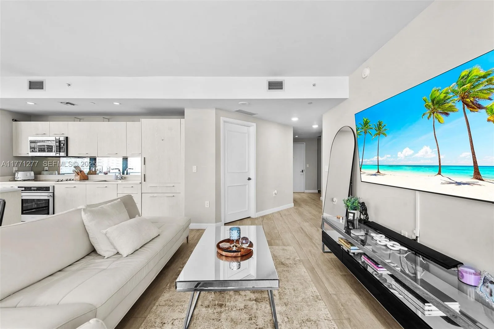55 SW 9th St # 3601, Miami, FL 33130 photo 2