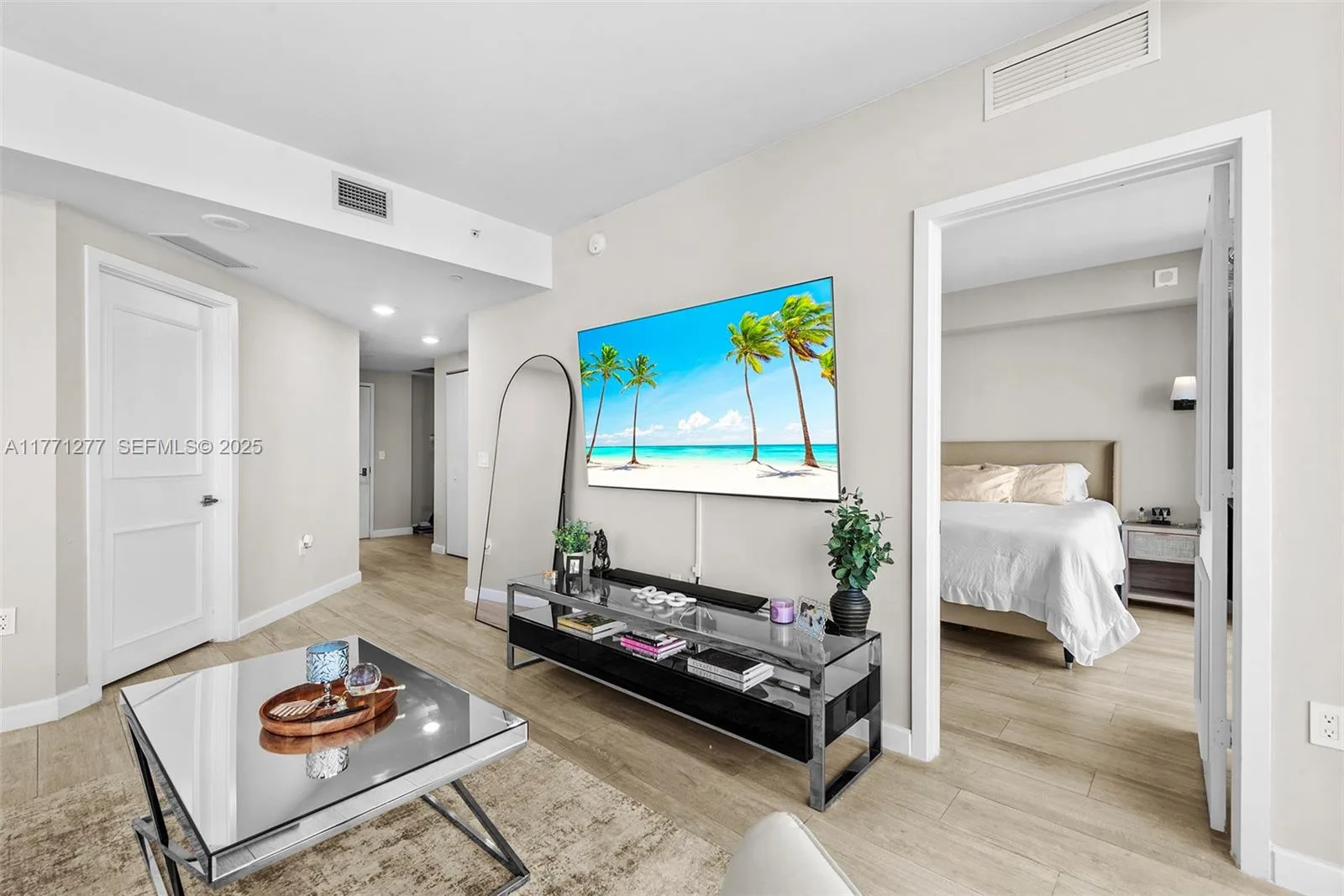 55 SW 9th St # 3601, Miami, FL 33130 photo 3