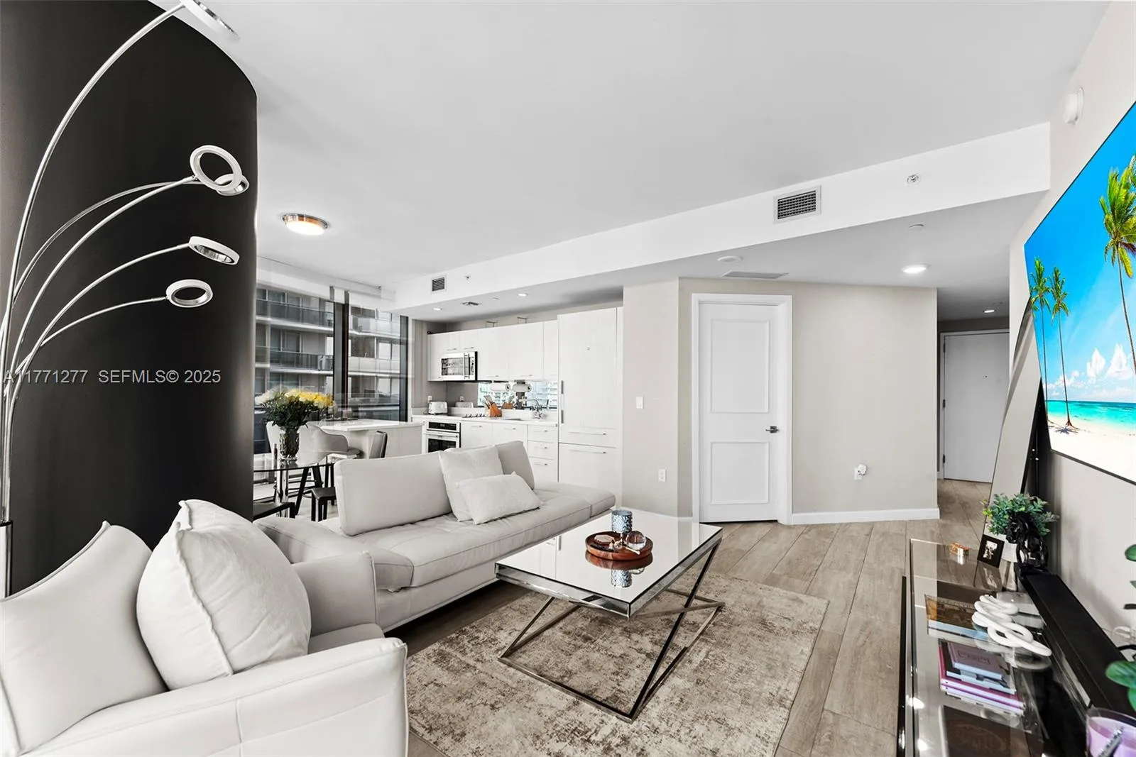 55 SW 9th St # 3601, Miami, FL 33130 photo 4