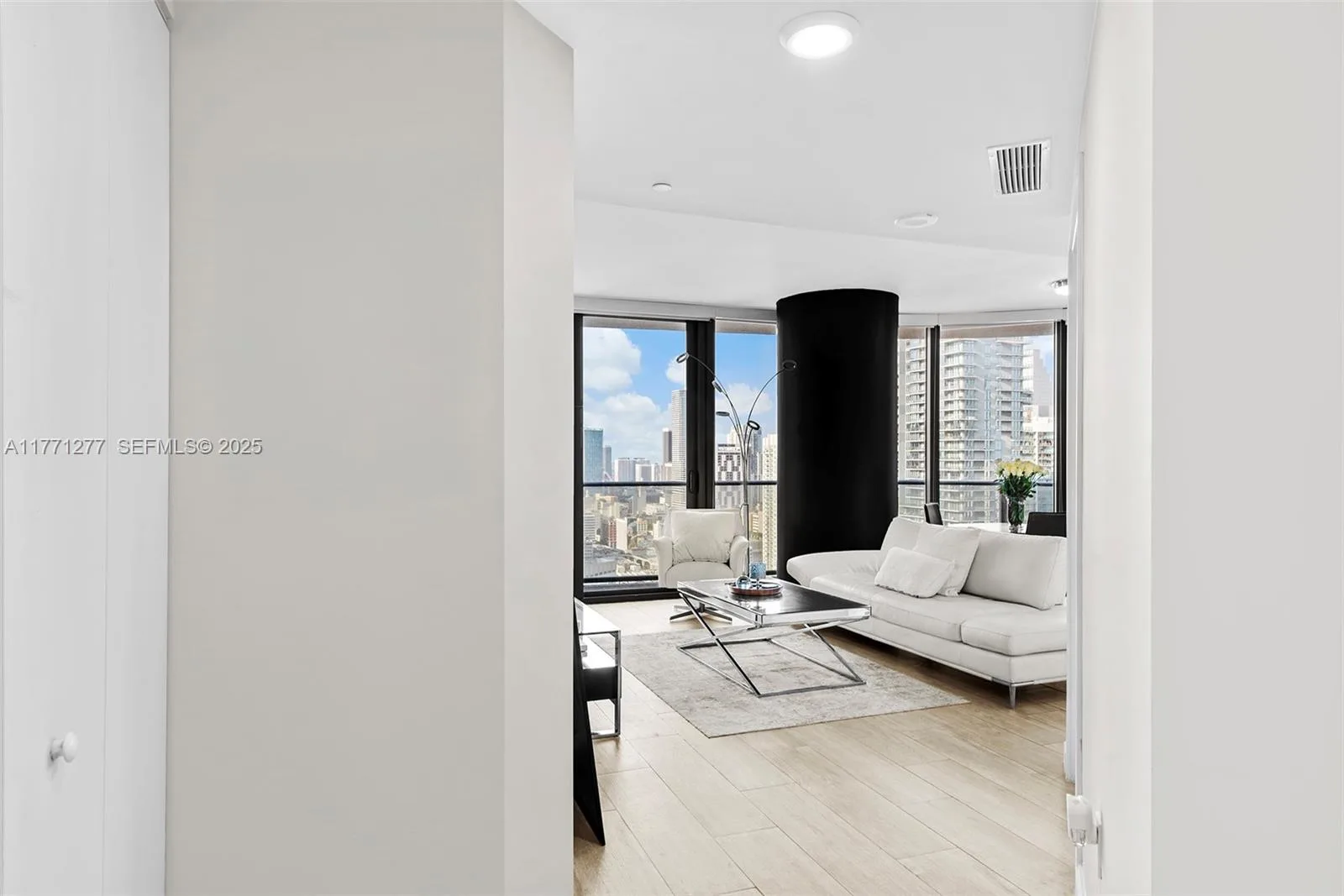 55 SW 9th St # 3601, Miami, FL 33130 photo 8