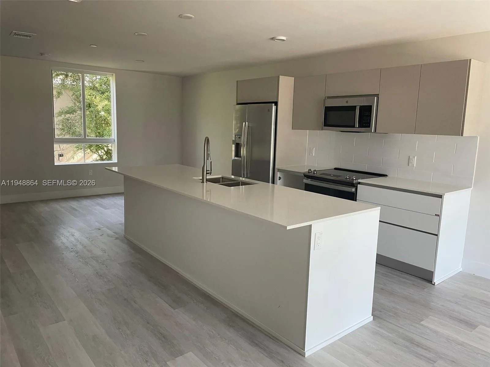 2555 NE 193rd St # 2220, Miami, FL 33180
