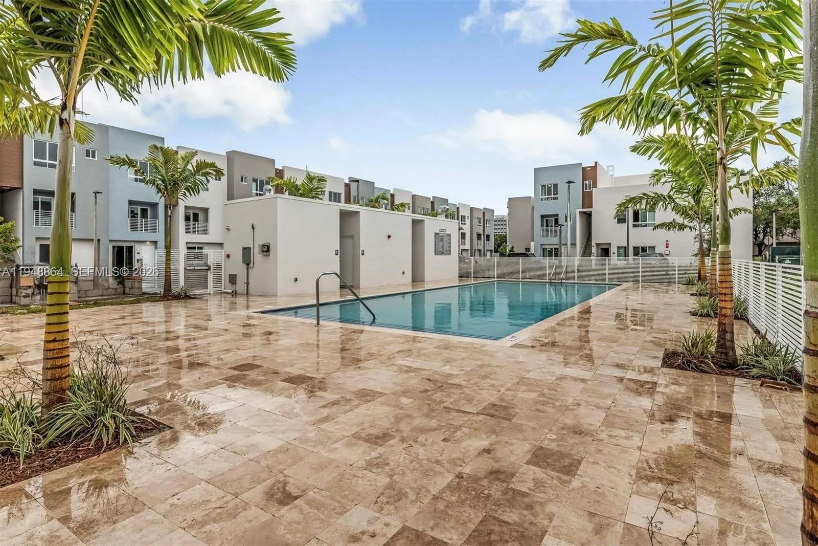 2555 NE 193rd St # 2220, Miami, FL 33180 photo 2