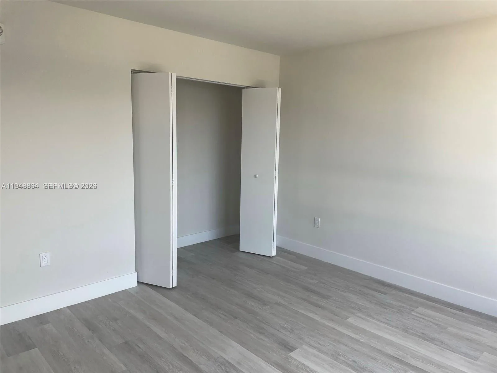 2555 NE 193rd St # 2220, Miami, FL 33180 photo 5