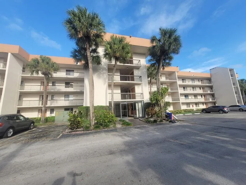 5917 Via Vermilya # 206, Lake Worth, FL 33462