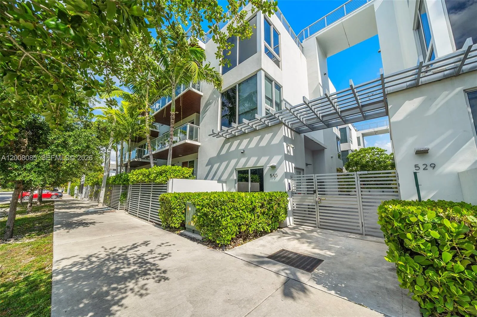 545 SW 11th St # 208, Miami, FL 33129