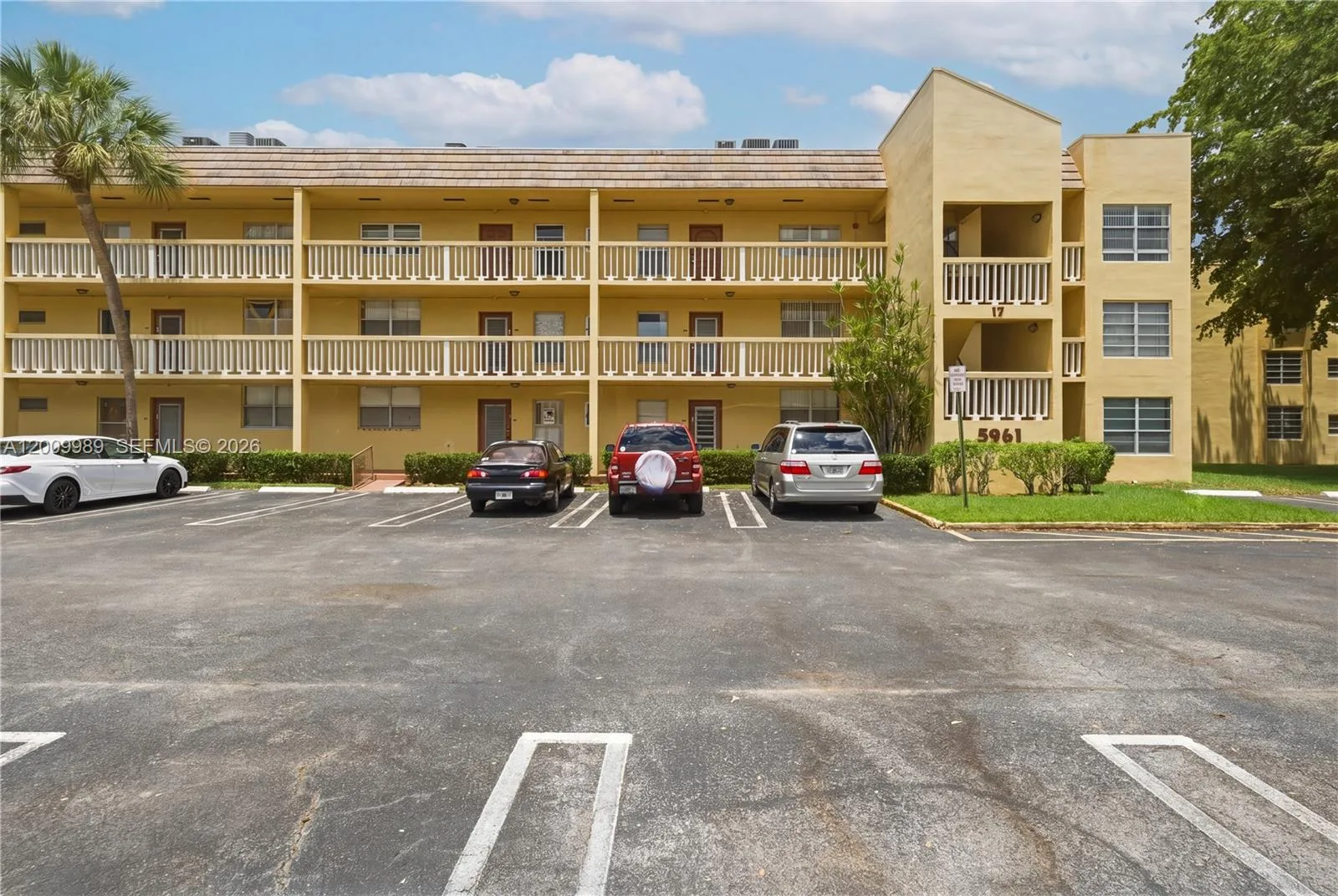 5961 NW 61st Ave # 111, Tamarac, FL 33319
